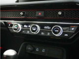 フルオートエアコン搭載で室内の温度は快適です。また体を直接温めてくれるシートヒーターが装備されていますのでエアコンを強くしなくても快適です。