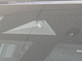 【三菱e-Assist】走行中に前方の車両等を認識し、衝突しそうな時は警報とブレーキで衝突回避と被害軽減をアシスト。より安全にドライブをお楽しみいただけます。