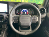 インテリアに合わせたデザインのステアリングは、運転される方のことも考え、運転しやすい形状、大きさです。是非一度、実際に触ってお確かめください。