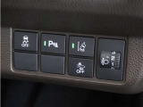 ◆パーキングセンサーシステム◆車庫入れの時などに近くに障害物がある場合、障害物までの距離を音で知らせてくれます。