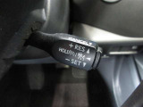 ミリ波レーダーと単眼カメラで先行車を認識し、車速に応じた車間距離を保ちながら追従走行を支援します。(全車速追従機能付)