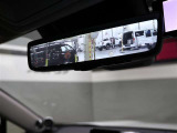 【デジタルインナーミラー】車両後方カメラの映像をインナーミラー内のディスプレイに表示。さらに、前後カメラ映像をデジタルインナーミラーに挿入されたSDカードに録画機能が加わりました