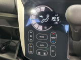【オートエアコン】一度お好みの温度に設定すれば、車内の温度を検知し風量や温度を自動で調整。暑い&hellip;寒い&hellip;と何度もスイッチ操作をする必要はありません。快適な車内空間には必須の機能ですね♪