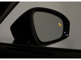 BSM(ブラインドスポットモニタ)!隣の車線を走る車両をレーダーで検知し、ドアミラーでは確認しにくい後側方エリアに存在する車両に加えて、急接近してくる車両も検知します。