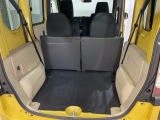 商用車ならではの広大な荷室です。開口部も大きいので荷物の出し入れもスムーズです。