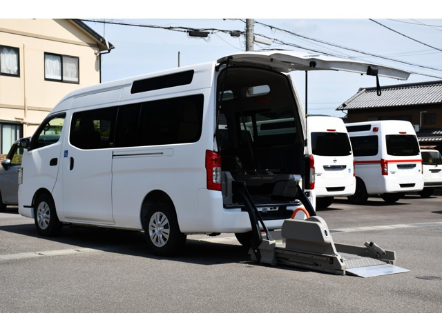 NV350キャラバン  2.5 チェアキャブ 車いす2名仕様
