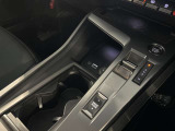 シフトレバーも操作性良く出来ています。運転縞柄ドライブモードを切り替え可能です。