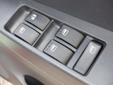 パワーウィンドウは運転席のスイッチのみオート機能も装備されております。ウィンドウロックも装備されているので、お子様と一緒の時も安心ですね。