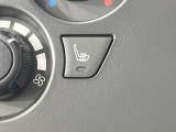 【シートヒーター】寒い日に重宝するシートヒーター!エアコンより早く温まってくれるので寒がりの人も安心ですね♪エアコンの温風は乾燥するから苦手、という方にもをおすすめです。
