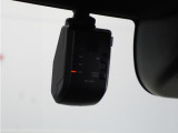 ◆ドライブレコーダー◆映像・音声などを記録する自動車用の装置です。 もしもの事故の際の記録はもちろん、旅行の際の思い出としてドライブの映像を楽しむことができます。