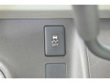 トラクションコントロールとは、すべりやすい路面での発進時や加速時にタイヤの空転を抑え、駆動力確保に貢献する機能です。詳細は販売店スタッフまでおたずねください。
