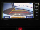 バックガイドモニターで、後方を確認しながら安心して駐車することができます。運転初心者も熟練者も必須の機能ですよ!