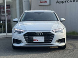 シングルフレームグリルはAudiの象徴的なデザイン要素であり、一目でAudiとわかるスタイル、大きくて迫力のある形状が車のスポーティな印象を強調しており、魅力的なデザインとなっています。