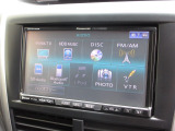 ナビゲーションはパナソニックHDDナビ(CN-HW890D)を装着しております。AM、FM、CD、DVD再生、Bluetooth、フルセグTVがご使用いただけます。初めて訪れた場所でも安心ですね!