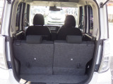◆◆間口部が広くて荷物の積み込みも楽に出来ますね!荷物によって片側のみシートを倒して荷室を広く使うことも可能な使い勝手の良い作りです☆