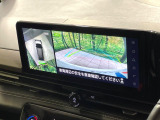 【アラウンドビューモニター】専用のカメラにより、上から見下ろしたような視点で360度クルマの周囲を確認することができます☆死角部分も確認しやすく、狭い場所での切り返しや駐車もスムーズに行えます。