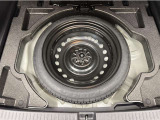 今ではオプションになってしまったスペアタイヤが装備されています。万が一の時に役立ちます☆☆