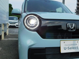 LEDヘッドランプです。夜間の走行でも明るく道路を照らします。