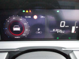 アドバンスドドライブアシストディスプレイが、e-POWERドライブには欠かせないバッテリーやエンジンの状態をはじめ、車の機能設定や作動状況など、様々な情報を表示し快適で安全なドライブをサポートします。