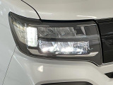 【LEDヘッドライト】現代の主流のライト。明るい光が瞬時に立ち上がり、必要な場所を均一に照らします。寿命も長く省エネで、スタイリッシュなデザインです♪