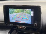 【バックカメラ】駐車時に後方がリアルタイム映像で確認できます。大型商業施設や立体駐車場での駐車時や、夜間のバック時に大活躍!運転スキルに関わらず、今や必須となった装備のひとつです!