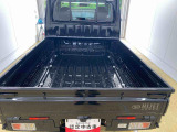 軽自動車はもちろん、乗用車、商用車、福祉車両や他銘柄のお車など、豊富なラインアップで取り揃えております。スタイルも走りも多彩なクルマの中から、お客様にぴったりの1台がきっと見つかります。