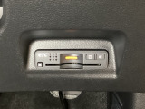 ハンドルの右下にETCがついています。高速道路の料金所の通過も楽々です!。 カードの取り出しもしやすい場所についています。