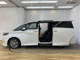 両側パワースライドドア付きだから、狭い駐車スペースなどでの 乗り降りラクラク!小さなお子さまのいるご家庭には嬉しい装備。