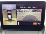 【360&deg;ビューモニター】  とても分かりやすい、クルマの上から見下ろしたような映像で、駐車サポートをしてくれます。