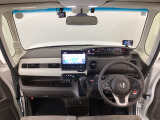 【前方視界】開放的な前方視界!運転がしやすく疲れにくいです♪窓が大きく、見通しがとっても良いおクルマですよ♪