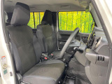 運転席シート廻りは使用感も少なく、良好な状態となっています。前オーナー様が丁寧に使っていたことがよくわかりますね。
