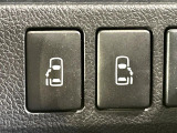 【両側パワースライドドア】スマートキーや運転席のスイッチで後席両側スライドドアの開閉が可能♪電動だから力を入れてドアを開ける必要が無く、小さなお子様でも簡単に開け閉めでき快適です♪