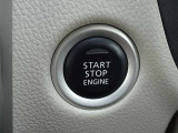 【プッシュスタート】キーが車内にあれば、エンジンの始動・停止はブレーキを踏んでスイッチを押すだけ!キーを取り出す手間を省き、ワンプッシュで操作するので簡単でスムーズ!