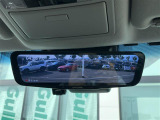 【デジタルインナーミラー】車両後方カメラの映像をルームミラーに映すことが出来ます。 そのため、後席に人や荷物があって後方が見えづらい場合でもしっかり視界を確保することが出来ます。