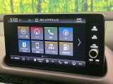 【メーカー純正ナビ】インテリアに溶け込むスタイリッシュな「専用設計」メーカーナビを装備♪視認性や操作性など基本性能にも優れ、より上質なカーライフをお楽しみいただけます。