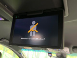 【フリップダウンモニター】大画面モニターで後席でもエンタメをお楽しみいただけます。小さなお子様にも大人気の装備です♪