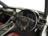 【運転席】運転席周りの画像です。プロの手で隅々までクリーニングしています。ご来店いただき実際に見てみてくださいね☆