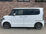 オプションになりますが、ボディーコーティングもご用意しております。新車の輝きに近づき、洗車などのお手入れも楽になりますよ。