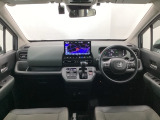 【前方視界】開放的な前方視界!運転がしやすく疲れにくいです♪窓が大きく、見通しがとっても良いおクルマですよ♪