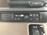 オートエアコン装着車で車内はいつも快適です!
