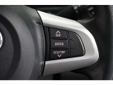 機能性溢れる運転席まわり。使いやすいスイッチ類の配置で運転中のストレスを軽減し楽しくドライブできますよ。