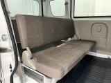 後部座席も当然、綺麗・清潔に仕上げております。内装の綺麗なお車は気持ちが良いですし、コンディションのいい車が多いです。