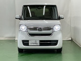 LEDヘッドライトを装備しています。LEDヘッドライトはとても明るく、雨の日や夜間走行も安全・安心です。オートライトコントロール付きで周囲の明るさに応じて自動で点灯・消灯します