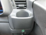 現代のマストアイテム、ドリンクホルダー!運転中も水分補給はしっかりと行いましょう♪