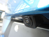 【360度サラウンドカメラ】 駐車時に便利な車両を上方から見たような360&deg;モニター。フロント・リア・サイドの映像に切り替えが可能です。