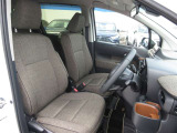 高いホールド性で運転姿勢が安定します。長距離ドライブでも疲れにくいのが魅力です。快適なドライビングライフをお送りください♪