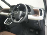 見通しのよいすっきりとした視界で、誰でも運転しやすいです。運転のしやすさは疲れにくさにも繋がります