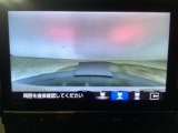 【バックカメラ】運転が苦手な方も車庫入れラクラクです!ギアをリバースに入れれば自動的に切り換わりますので、面倒な操作は不要です♪狭い駐車場もお車を傷つけず安心ですね!