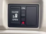 【パワースライドドア】スマートキーや運転席のスイッチでスライドドアの開閉が可能♪電動だから力を入れてドアを開ける必要が無く、小さいお子様でも、重い荷物を持っている時もラクに開け閉めできます♪