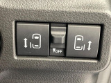 【両側パワースライドドア】スマートキーや運転席のスイッチで後席両側スライドドアの開閉が可能♪電動だから力を入れてドアを開ける必要が無く、小さなお子様でも簡単に開け閉めでき快適です♪